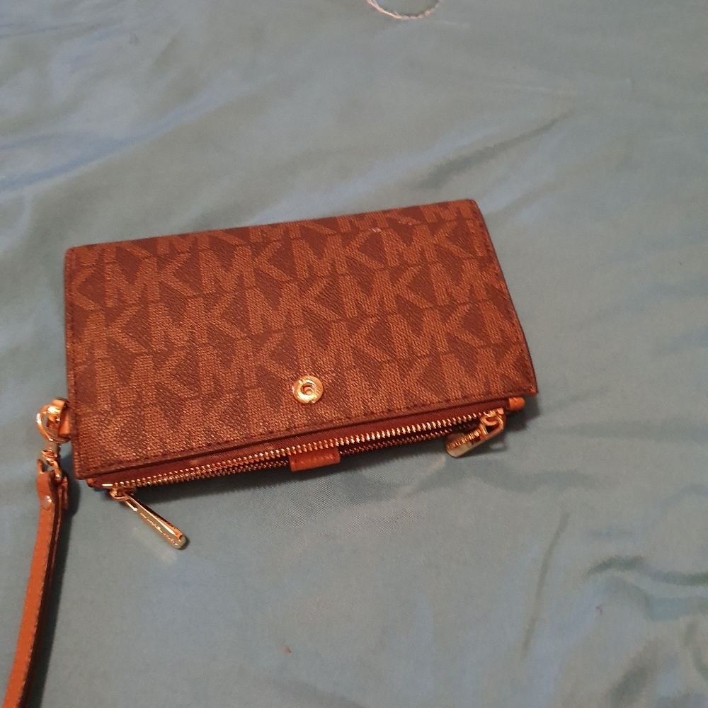 MICHAEL KORS Wristlet